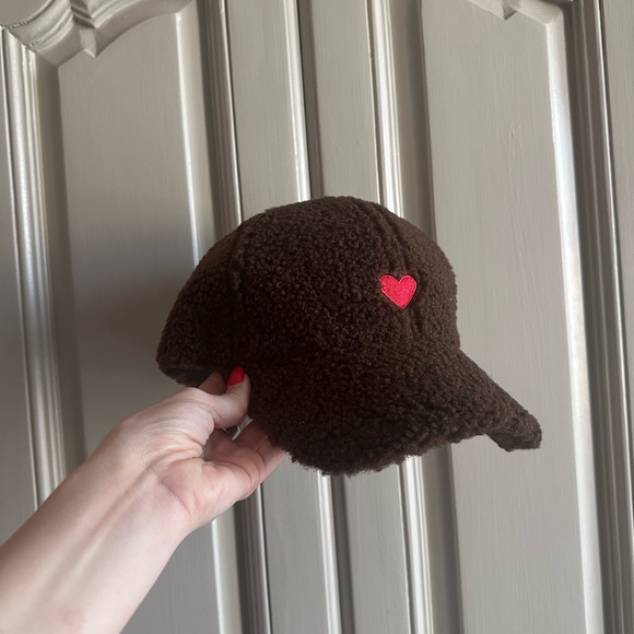 NWT Brown Shearling Cap with Red Heart - Picture 3 of 7